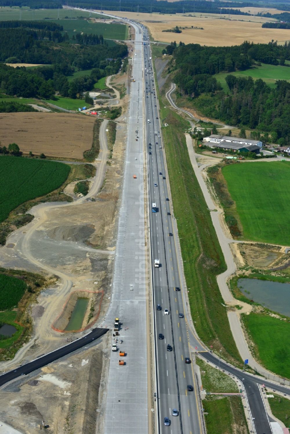 Mönchgrün von oben - Ausbau- Arbeiten und Baustellen an der Streckenführung der BAB Bundesautobahn A9 bei Mönchgrün in Thüringen