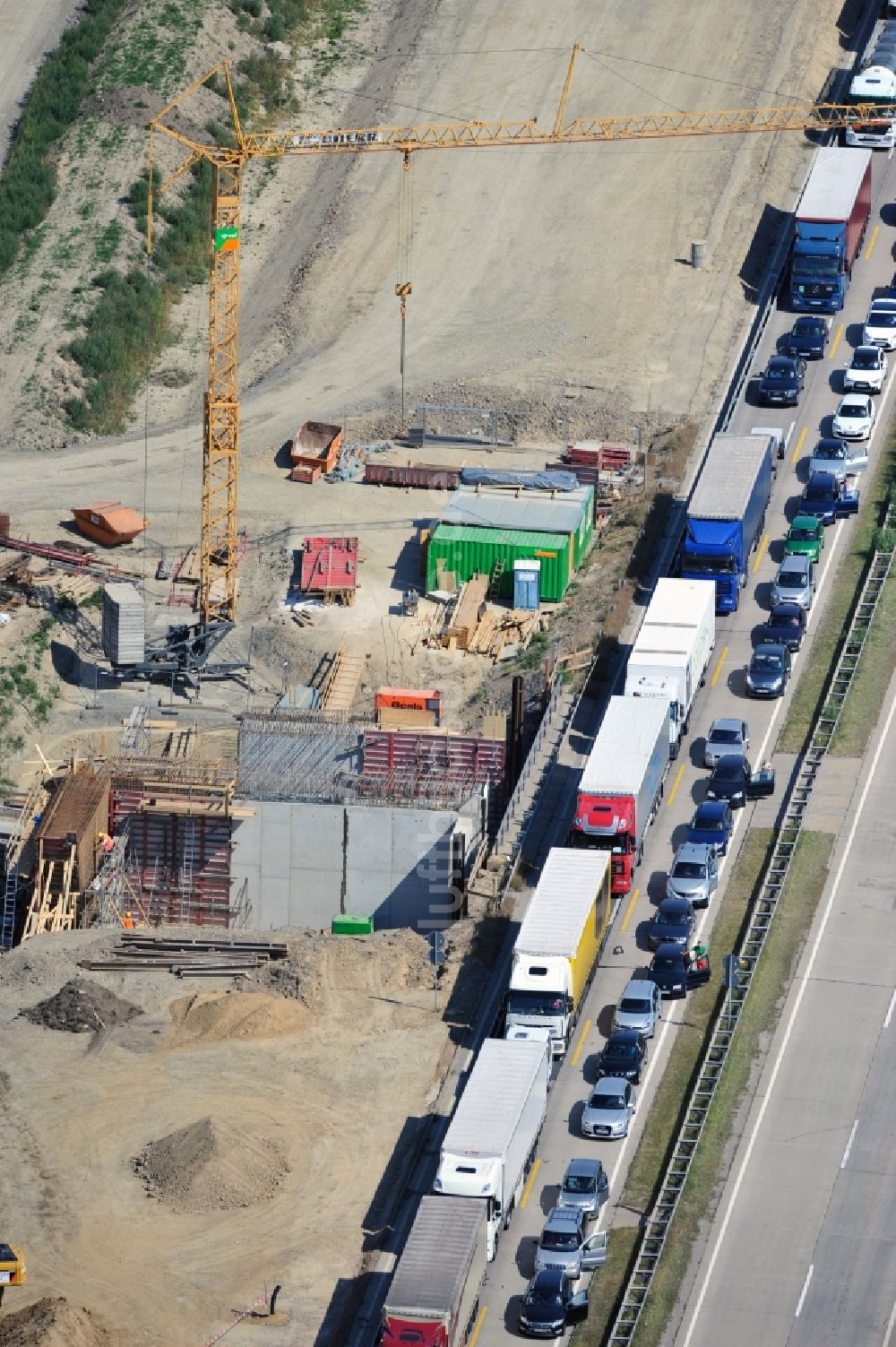 Moßbach von oben - Ausbau- Arbeiten und Baustellen an der Streckenführung der BAB Bundesautobahn A9 bei Moßbach in Thüringen