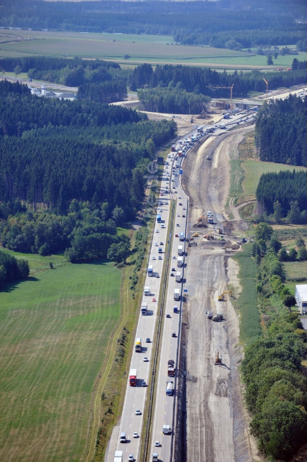 Moßbach von oben - Ausbau- Arbeiten und Baustellen an der Streckenführung der BAB Bundesautobahn A9 bei Moßbach in Thüringen