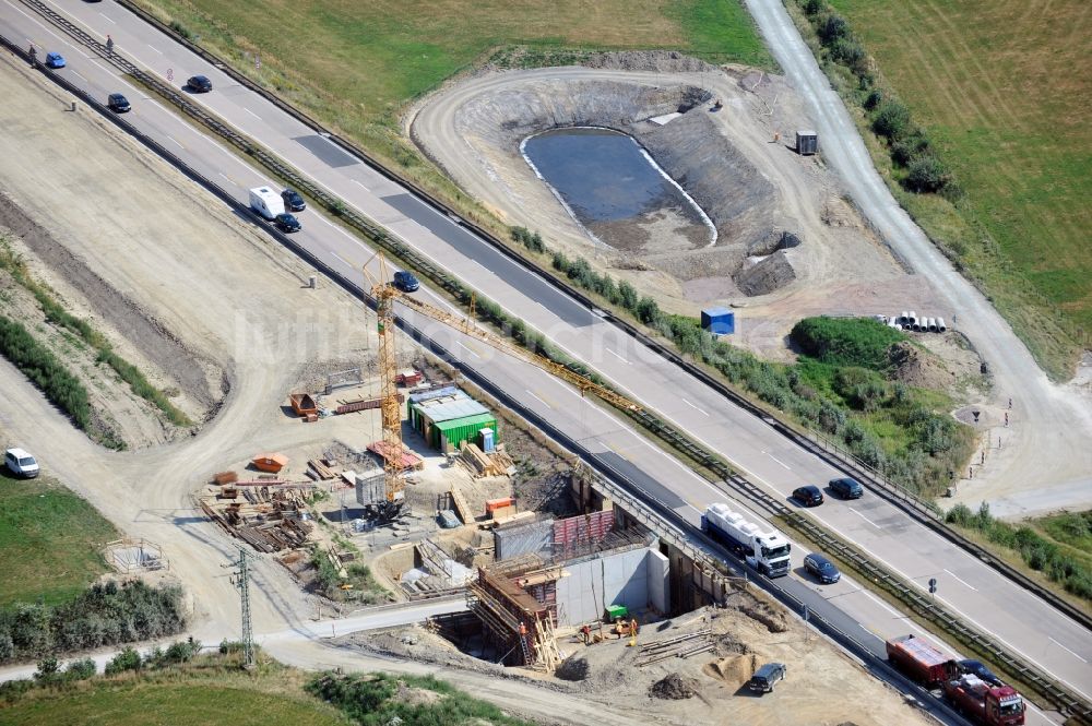 Moßbach von oben - Ausbau- Arbeiten und Baustellen an der Streckenführung der BAB Bundesautobahn A9 bei Moßbach in Thüringen