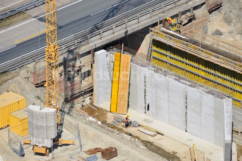 Pahnstangen aus der Vogelperspektive: Ausbau- Arbeiten und Baustellen an der Streckenführung der BAB Bundesautobahn A9 bei Pahnstangen in Thüringen