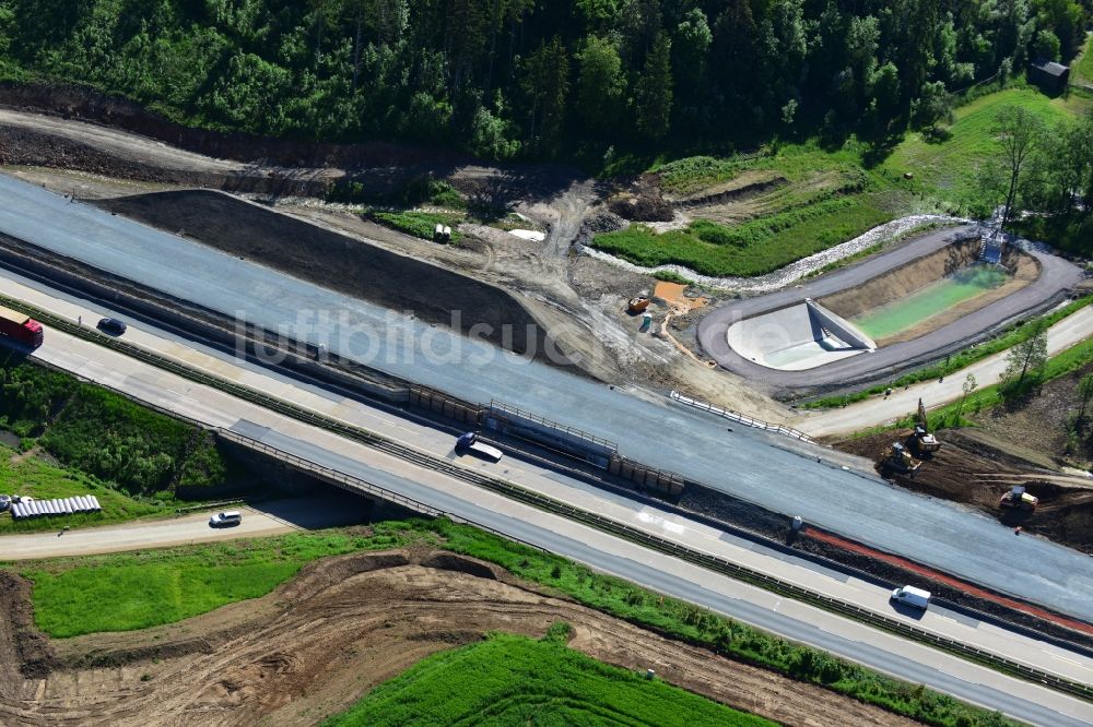 Pahnstangen aus der Vogelperspektive: Ausbau- Arbeiten und Baustellen an der Streckenführung der BAB Bundesautobahn A9 bei Pahnstangen in Thüringen