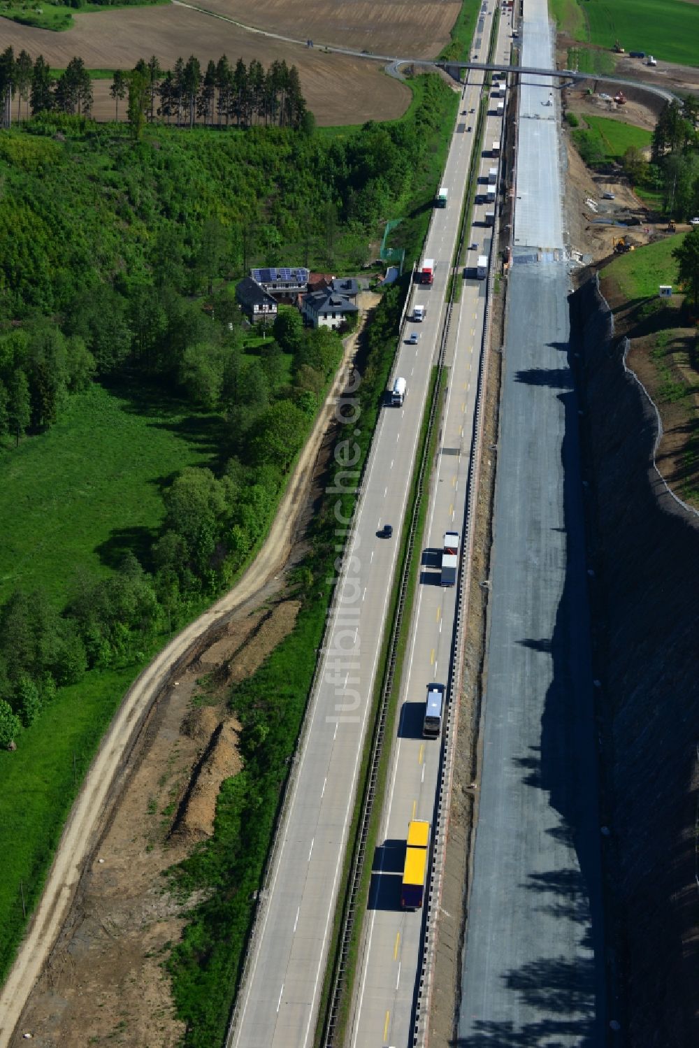 Pahnstangen von oben - Ausbau- Arbeiten und Baustellen an der Streckenführung der BAB Bundesautobahn A9 bei Pahnstangen in Thüringen