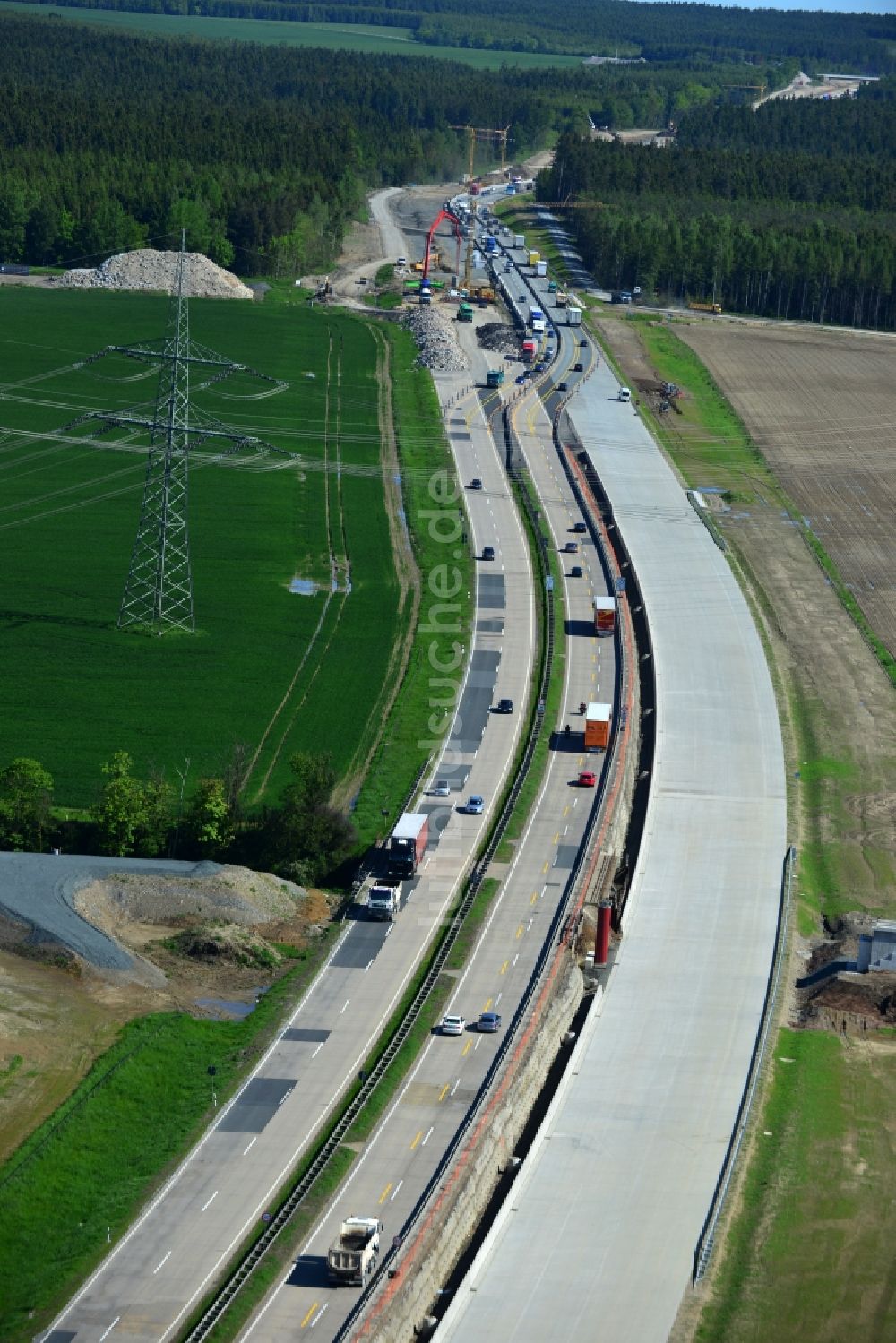 Pahnstangen von oben - Ausbau- Arbeiten und Baustellen an der Streckenführung der BAB Bundesautobahn A9 bei Pahnstangen in Thüringen