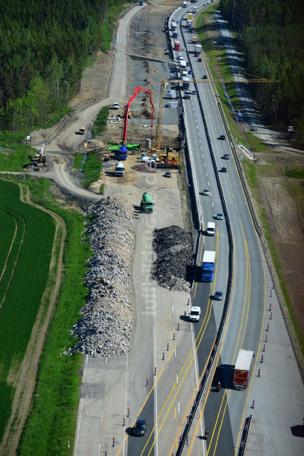 Pahnstangen aus der Vogelperspektive: Ausbau- Arbeiten und Baustellen an der Streckenführung der BAB Bundesautobahn A9 bei Pahnstangen in Thüringen