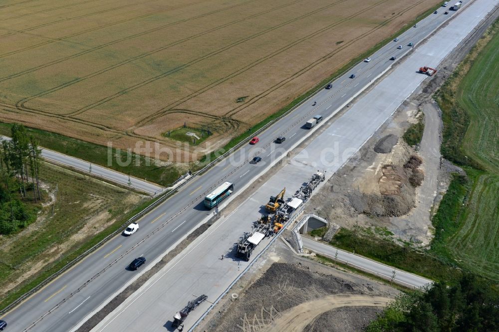 Pörmitz von oben - Ausbau- Arbeiten und Baustellen an der Streckenführung der BAB Bundesautobahn A9 bei Pörmitz in Thüringen