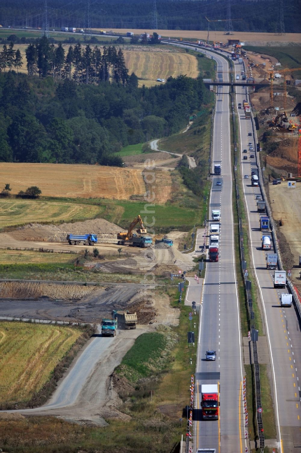 Schleiz aus der Vogelperspektive: Ausbau- Arbeiten und Baustellen an der Streckenführung der BAB Bundesautobahn A9 bei Schleiz in Thüringen