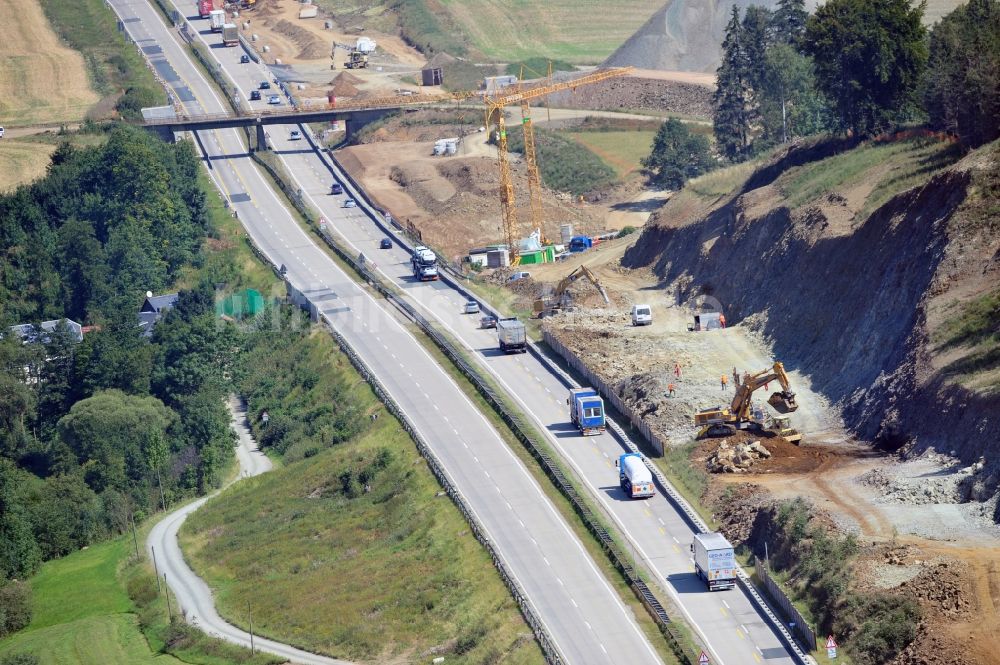 Schleiz aus der Vogelperspektive: Ausbau- Arbeiten und Baustellen an der Streckenführung der BAB Bundesautobahn A9 bei Schleiz in Thüringen