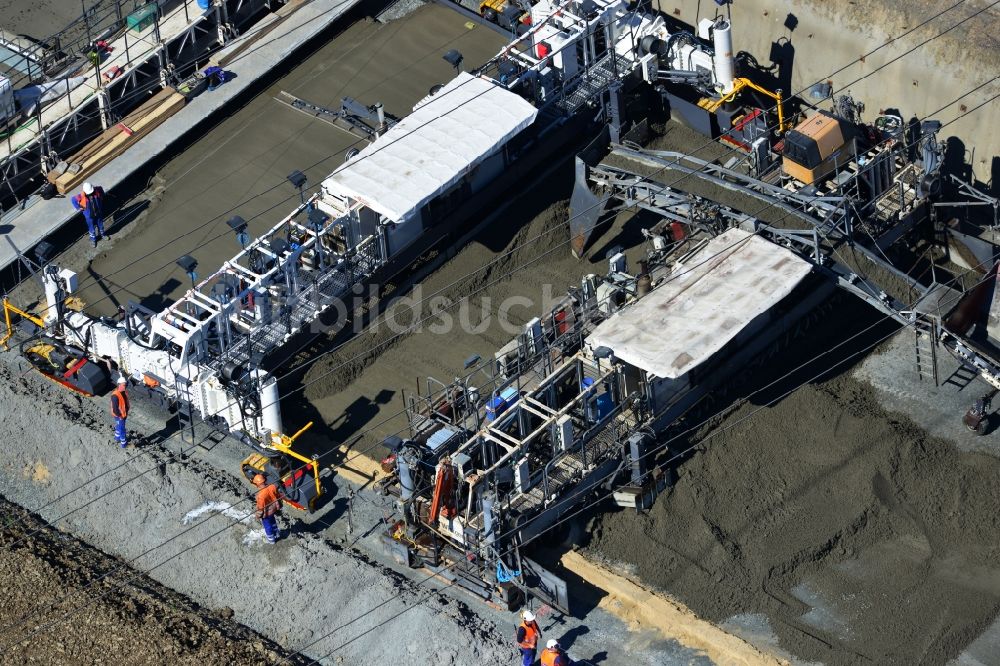 Schleiz aus der Vogelperspektive: Ausbau- Arbeiten und Baustellen an der Streckenführung der BAB Bundesautobahn A9 bei Schleiz in Thüringen