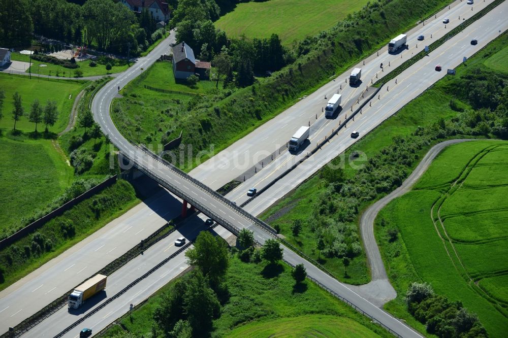 Luftaufnahme Schleiz - Ausbau- Arbeiten und Baustellen an der Streckenführung der BAB Bundesautobahn A9 bei Schleiz in Thüringen