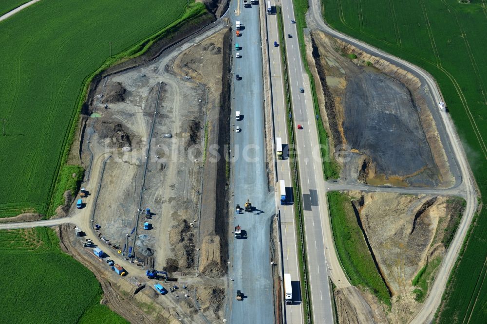 Schleiz aus der Vogelperspektive: Ausbau- Arbeiten und Baustellen an der Streckenführung der BAB Bundesautobahn A9 bei Schleiz in Thüringen