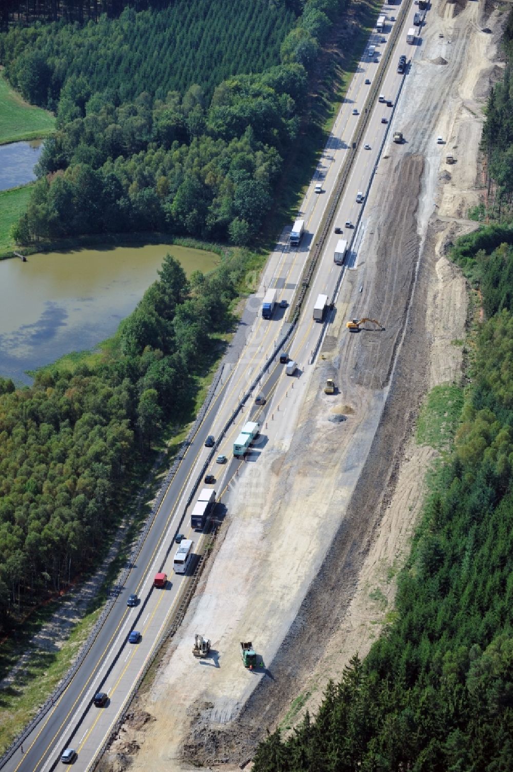 Wüstenwetzdorf aus der Vogelperspektive: Ausbau- Arbeiten und Baustellen an der Streckenführung der BAB Bundesautobahn A9 bei Wüstenwetzdorf in Thüringen