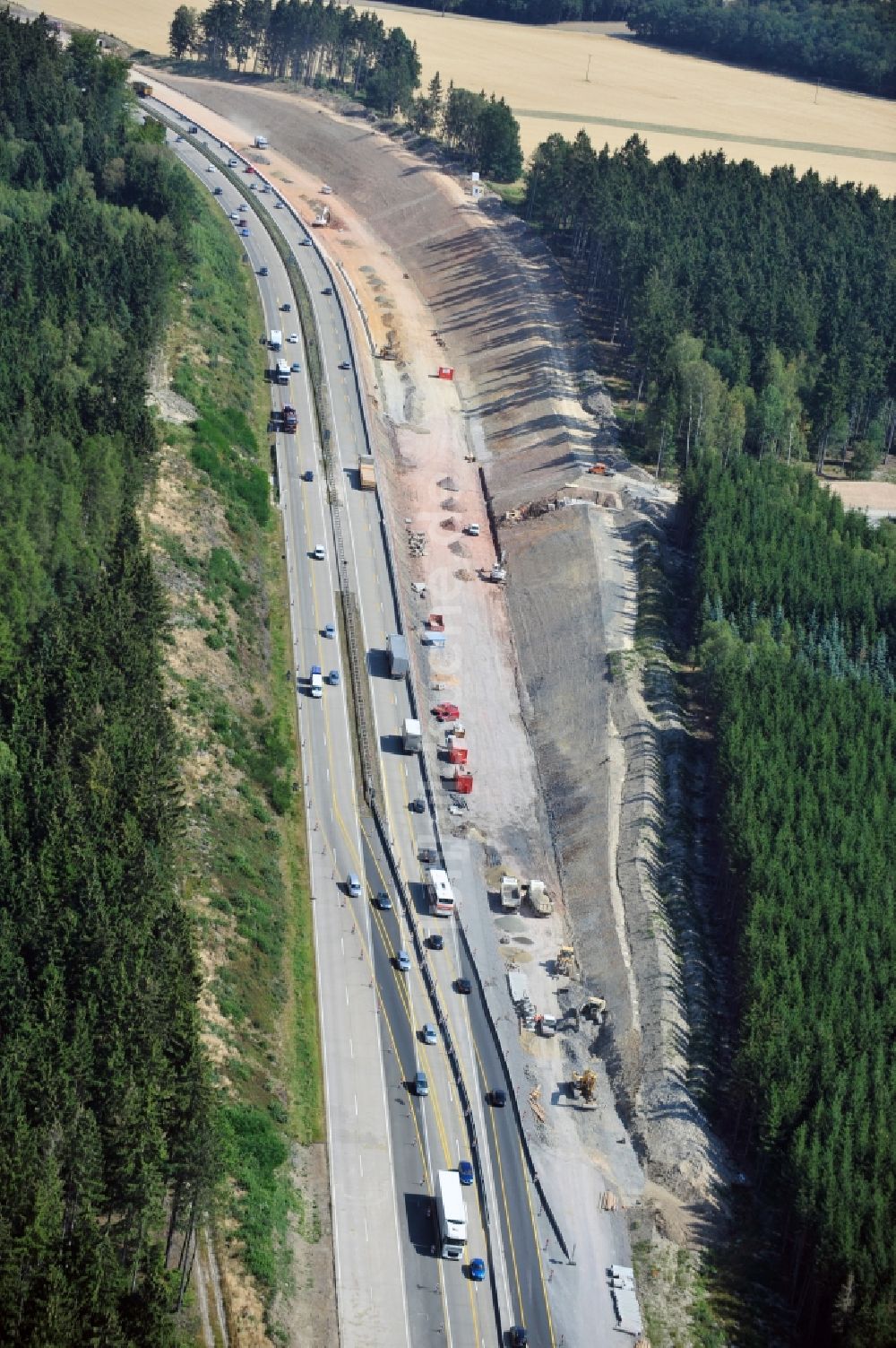 Wüstenwetzdorf von oben - Ausbau- Arbeiten und Baustellen an der Streckenführung der BAB Bundesautobahn A9 bei Wüstenwetzdorf in Thüringen