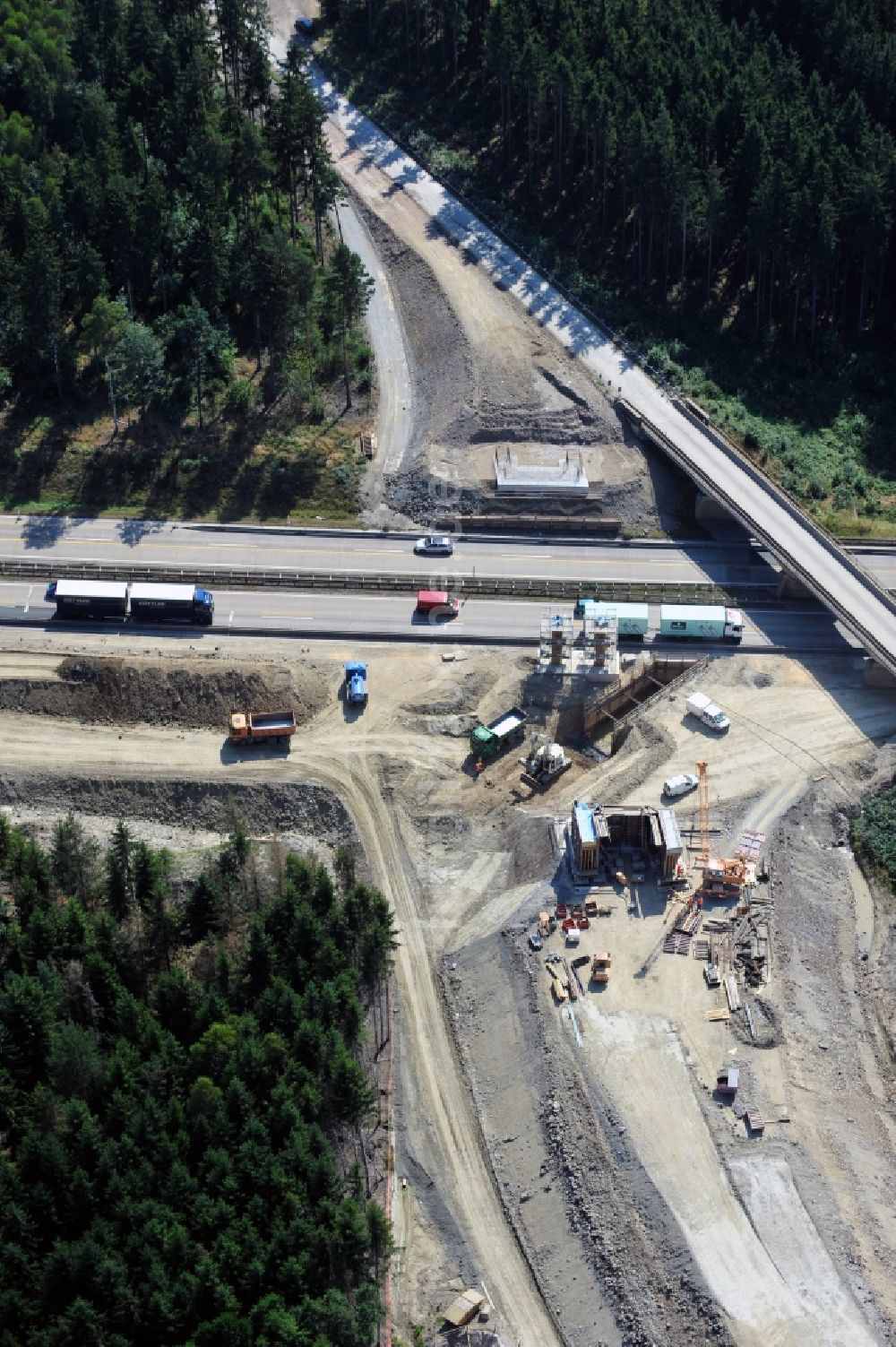 Wüstenwetzdorf aus der Vogelperspektive: Ausbau- Arbeiten und Baustellen an der Streckenführung der BAB Bundesautobahn A9 bei Wüstenwetzdorf in Thüringen