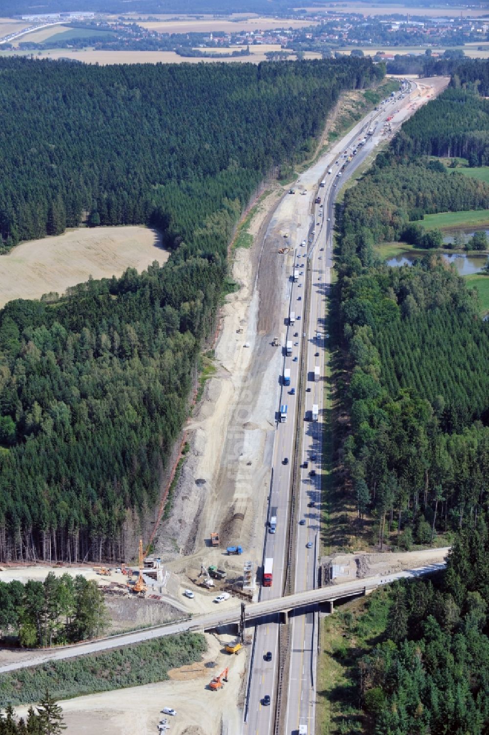 Wüstenwetzdorf von oben - Ausbau- Arbeiten und Baustellen an der Streckenführung der BAB Bundesautobahn A9 bei Wüstenwetzdorf in Thüringen