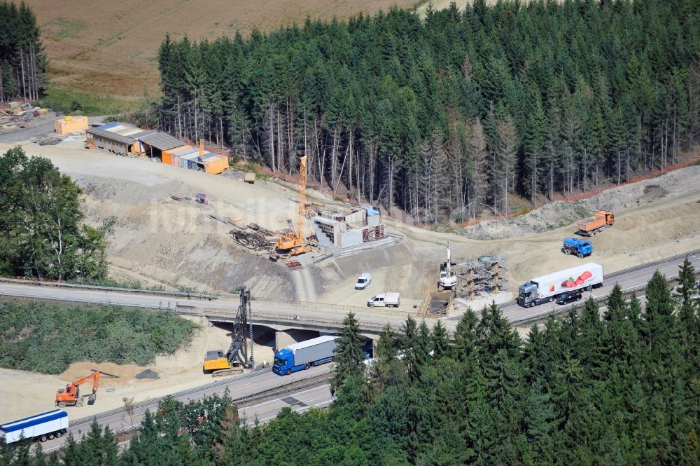 Wüstenwetzdorf aus der Vogelperspektive: Ausbau- Arbeiten und Baustellen an der Streckenführung der BAB Bundesautobahn A9 bei Wüstenwetzdorf in Thüringen