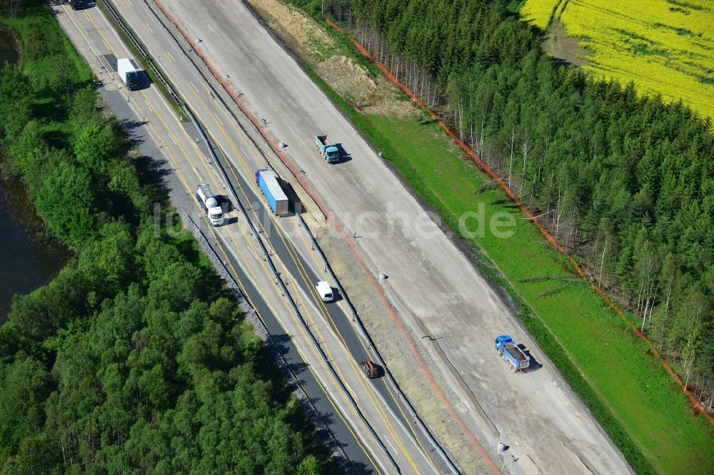 Wüstenwetzdorf aus der Vogelperspektive: Ausbau- Arbeiten und Baustellen an der Streckenführung der BAB Bundesautobahn A9 bei Wüstenwetzdorf in Thüringen