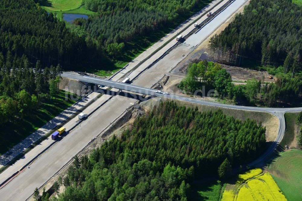 Wüstenwetzdorf von oben - Ausbau- Arbeiten und Baustellen an der Streckenführung der BAB Bundesautobahn A9 bei Wüstenwetzdorf in Thüringen