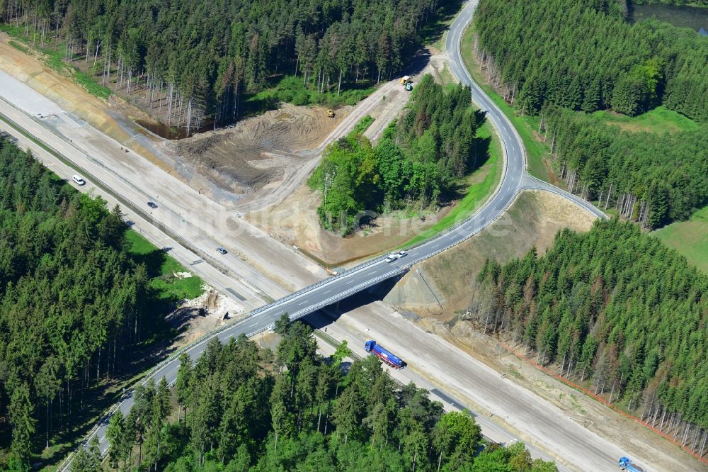 Wüstenwetzdorf aus der Vogelperspektive: Ausbau- Arbeiten und Baustellen an der Streckenführung der BAB Bundesautobahn A9 bei Wüstenwetzdorf in Thüringen