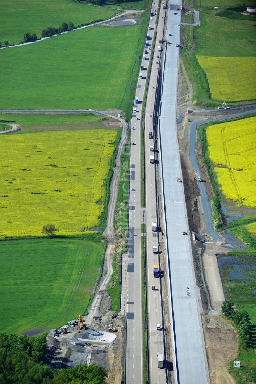 Luftaufnahme Wüstenwetzdorf - Ausbau- Arbeiten und Baustellen an der Streckenführung der BAB Bundesautobahn A9 bei Wüstenwetzdorf in Thüringen