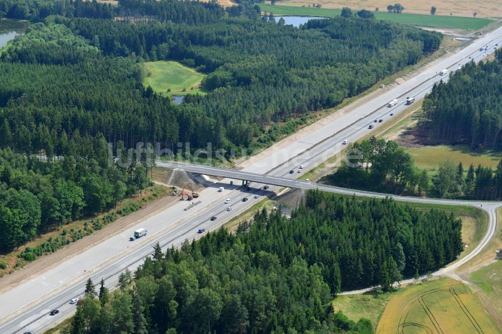 Wüstenwetzdorf aus der Vogelperspektive: Ausbau- Arbeiten und Baustellen an der Streckenführung der BAB Bundesautobahn A9 bei Wüstenwetzdorf in Thüringen