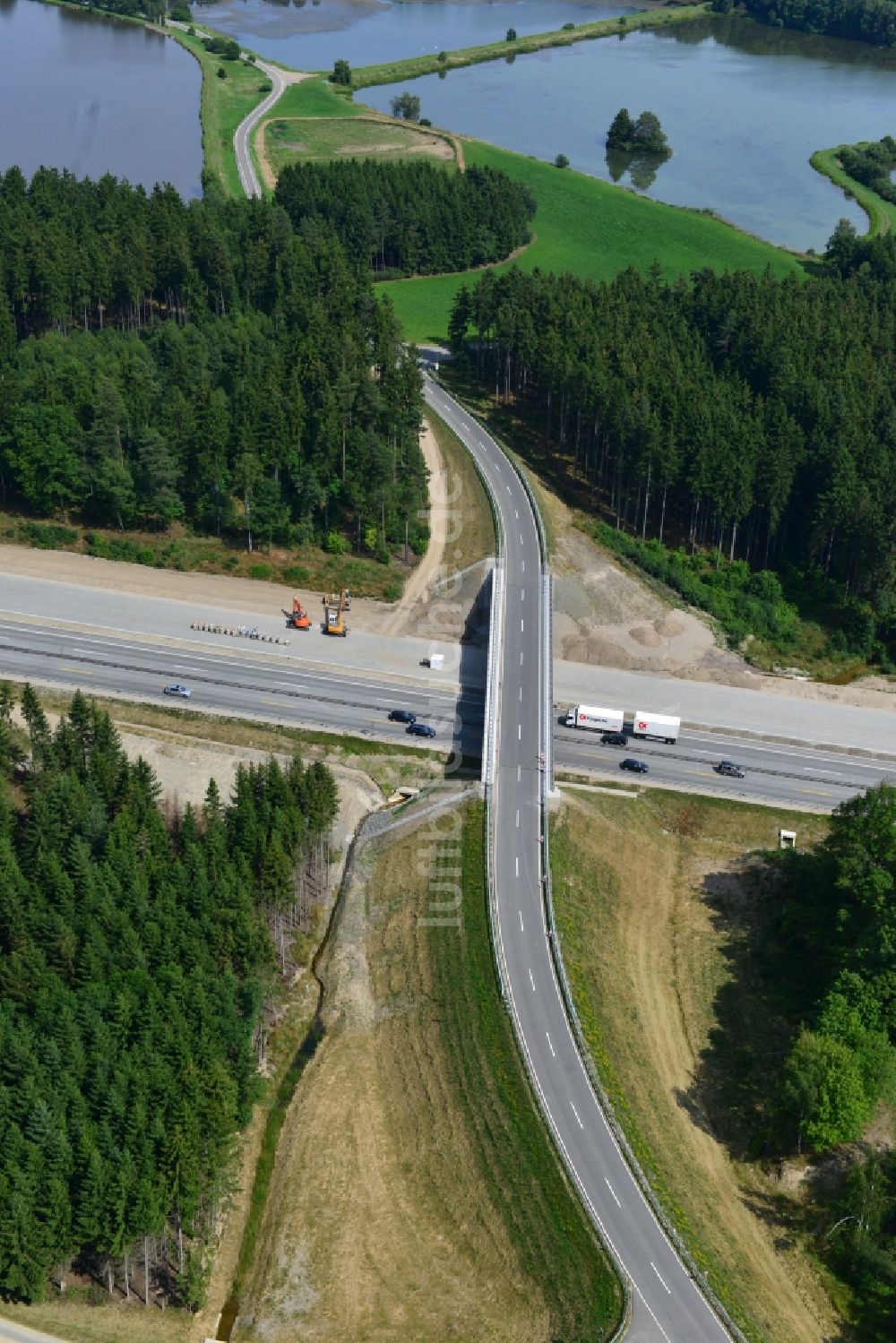 Wüstenwetzdorf von oben - Ausbau- Arbeiten und Baustellen an der Streckenführung der BAB Bundesautobahn A9 bei Wüstenwetzdorf in Thüringen