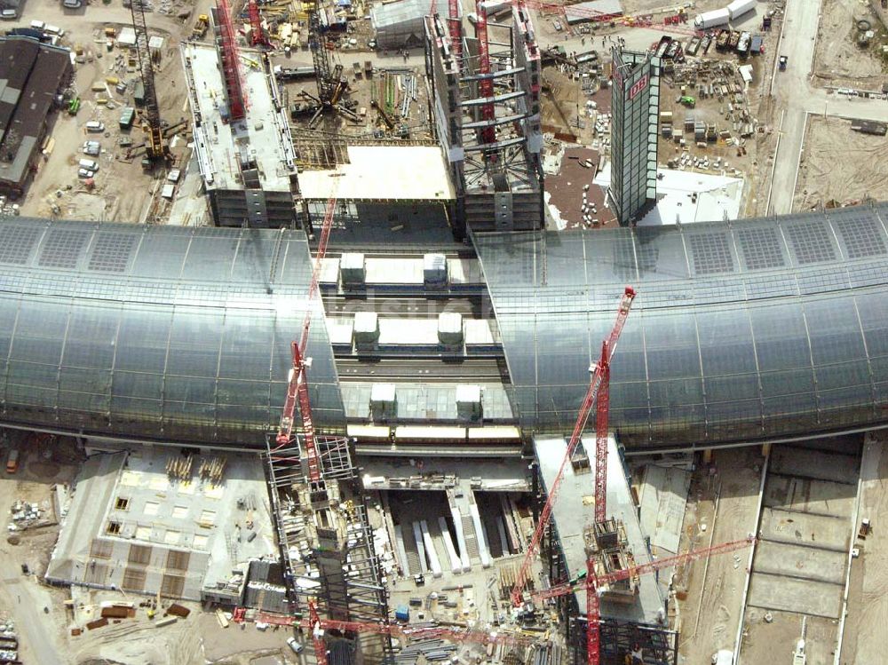 Berlin aus der Vogelperspektive: Ausbau des Berliner Hauptbahnhofes / Lehrter Bahnhof am Berliner Spreebogen zum Regierungsviertel in Berlin-Tiergarten