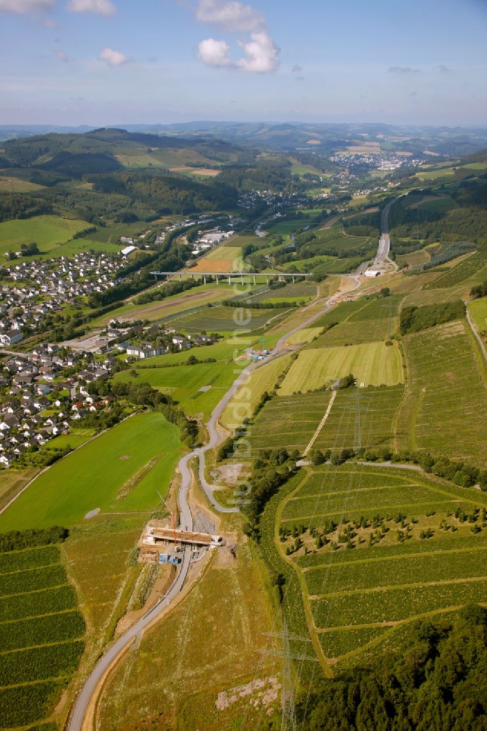 Luftaufnahme Olsberg - Ausbau der Bundesautobahn BAB A46 zwischen Olsberg und Meschede im Hochsauerlandkreis im Bundesland Nordrhein-Westfalen