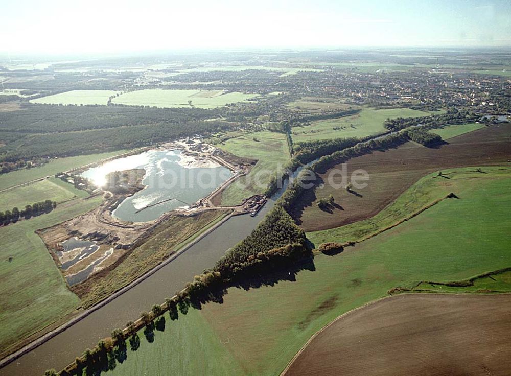 Luftaufnahme Burg / Sachsen-Anhalt - Ausbau des Elbe-Havel-Kanales an der nördkichen Stadtgrenze von Burg in Sachsen-Anhalt.