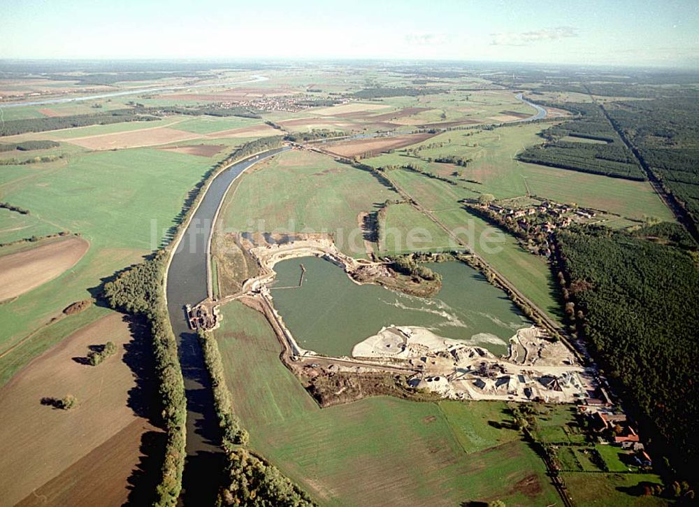 Burg / Sachsen-Anhalt von oben - Ausbau des Elbe-Havel-Kanales an der nördkichen Stadtgrenze von Burg in Sachsen-Anhalt.