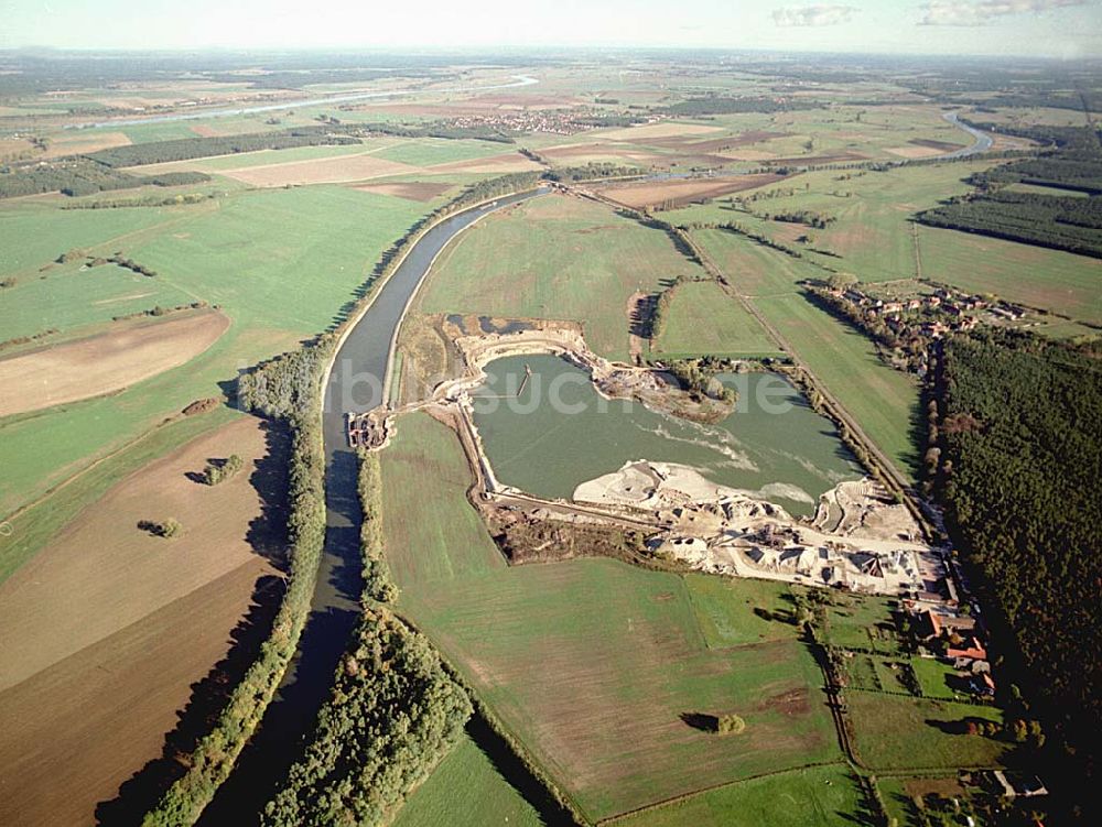 Burg / Sachsen-Anhalt aus der Vogelperspektive: Ausbau des Elbe-Havel-Kanales an der nördkichen Stadtgrenze von Burg in Sachsen-Anhalt.