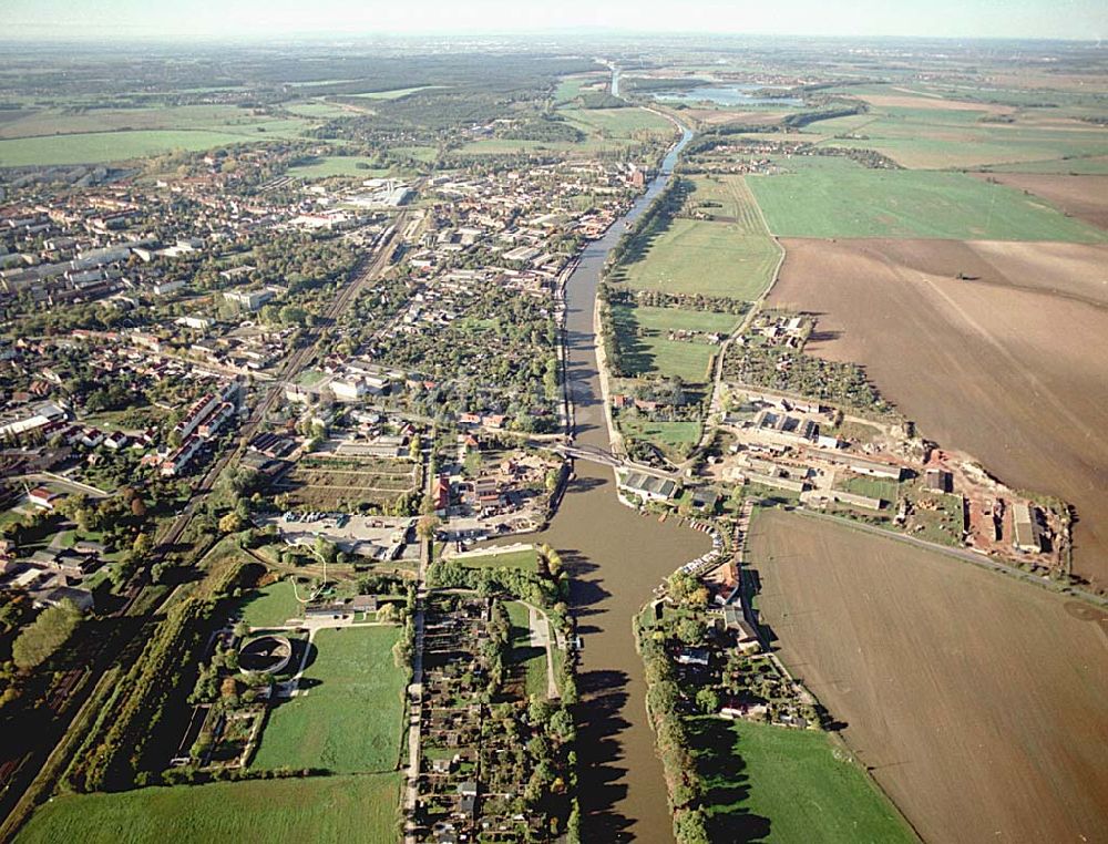 Luftbild Burg / Sachsen-Anhalt - Ausbau des Elbe-Havel-Kanales an der nördlichen Stadtgrenze von Burg in Sachsen-Anhalt.