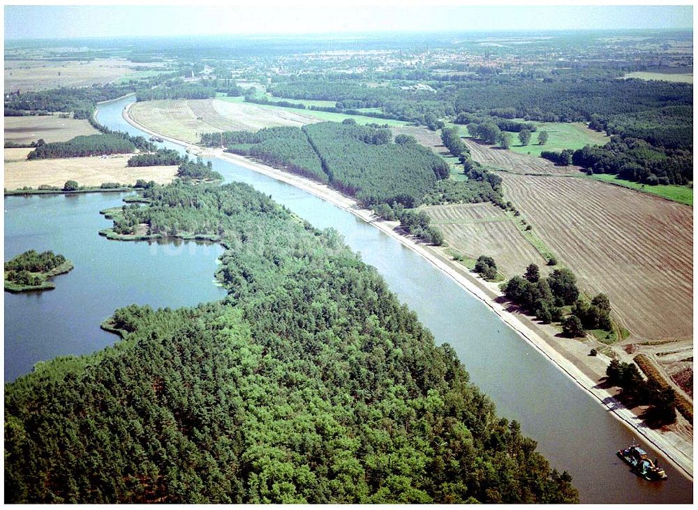 Burg von oben - Ausbau des Elbe-Havelkanales