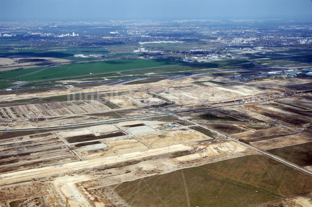 Schönefeld / Bundesland BRB aus der Vogelperspektive: Ausbau des Flughafens Berlin-Schönefeld