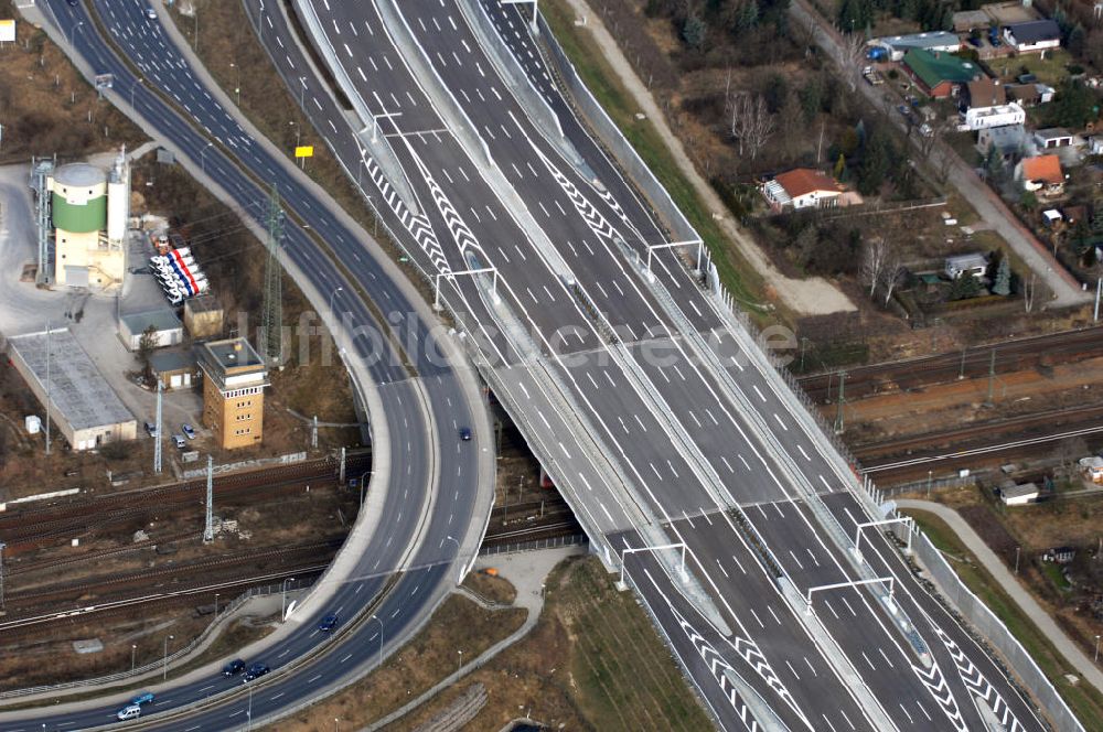 Schönefeld aus der Vogelperspektive: Ausbau des Flughafens Berlin-Schönefeld / Ausbau der A113n