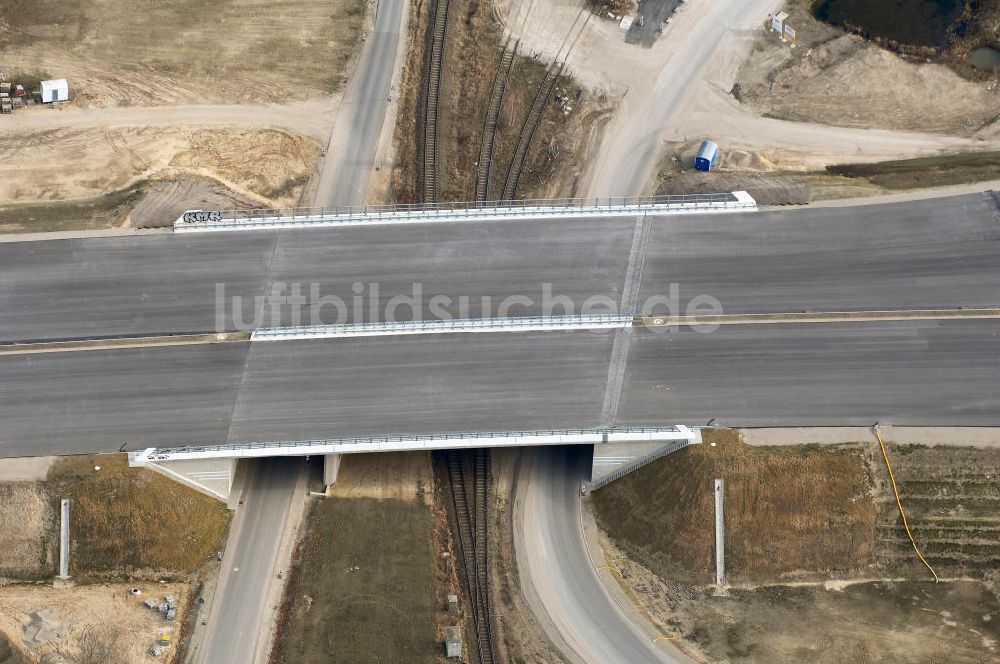 Schönefeld aus der Vogelperspektive: Ausbau des Flughafens Berlin-Schönefeld / Ausbau der A113n