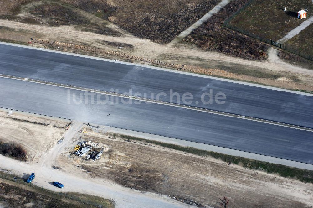 Luftbild Schönefeld - Ausbau des Flughafens Berlin-Schönefeld / Ausbau der A113n