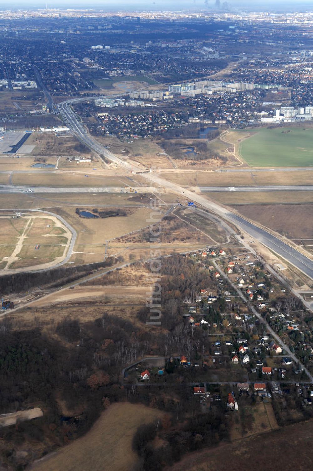 Luftbild Schönefeld - Ausbau des Flughafens Berlin-Schönefeld / Ausbau der A113n