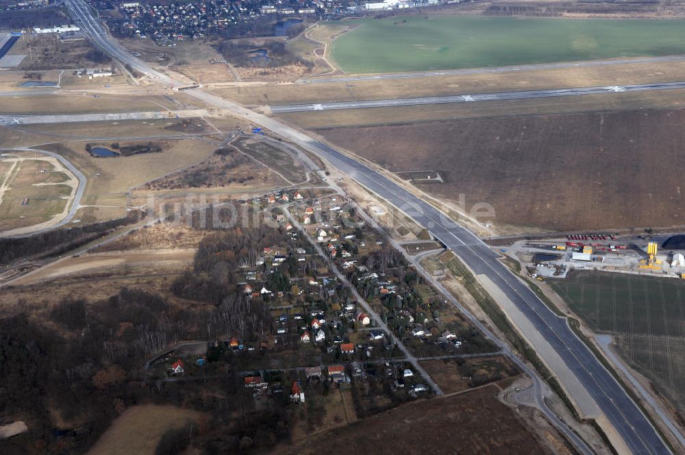 Luftaufnahme Schönefeld - Ausbau des Flughafens Berlin-Schönefeld / Ausbau der A113n