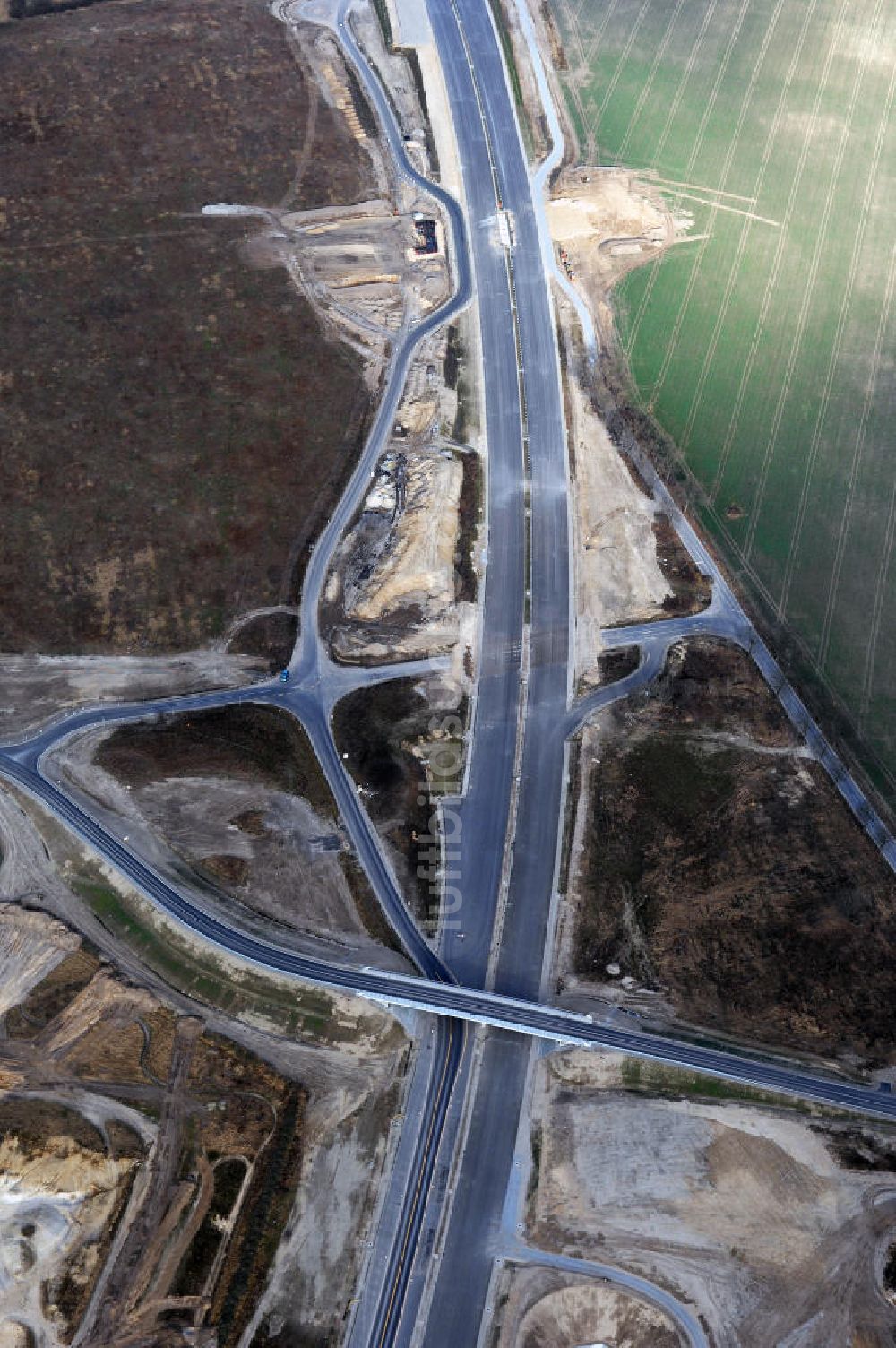 Schönefeld von oben - Ausbau des Flughafens Berlin-Schönefeld / Ausbau der A113n