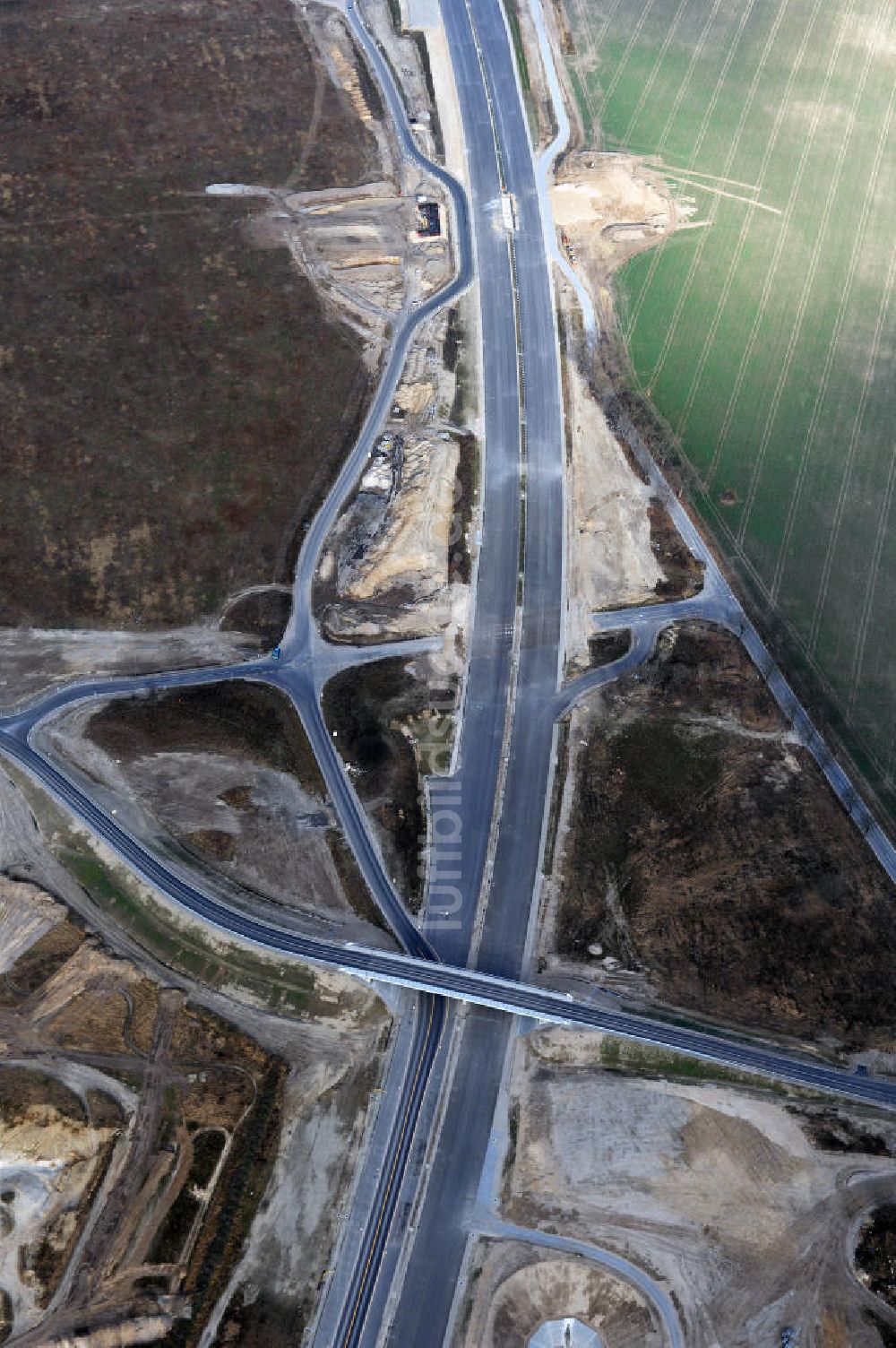 Schönefeld aus der Vogelperspektive: Ausbau des Flughafens Berlin-Schönefeld / Ausbau der A113n