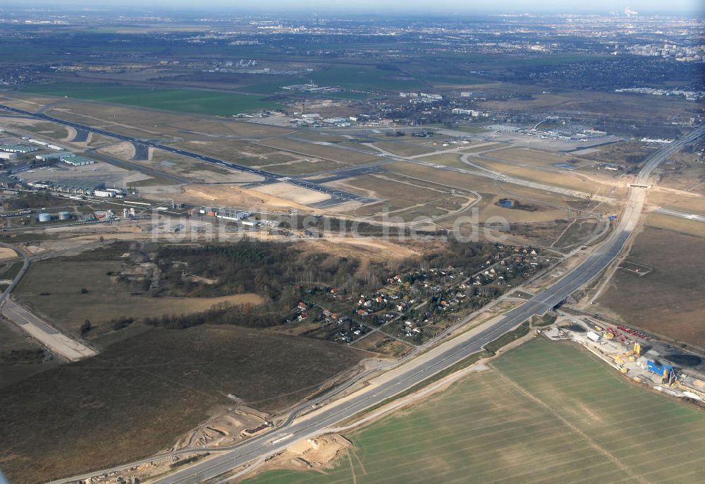 Luftbild Schönefeld - Ausbau des Flughafens Berlin-Schönefeld / Ausbau der A113n