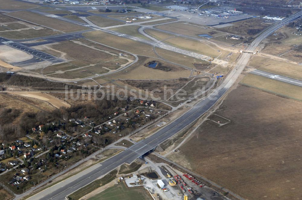 Schönefeld von oben - Ausbau des Flughafens Berlin-Schönefeld / Ausbau der A113n