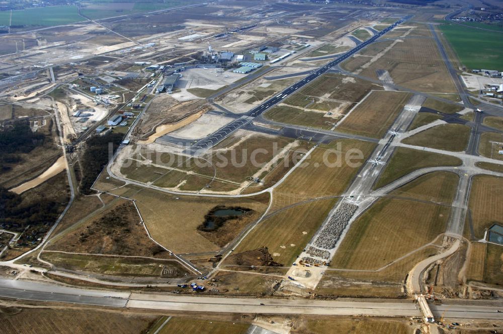 Luftaufnahme Schönefeld - Ausbau des Flughafens Berlin-Schönefeld / Ausbau der A113n