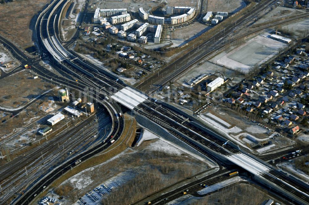 Schönefeld aus der Vogelperspektive: Ausbau des Flughafens Berlin-Schönefeld / Ausbau der A113n