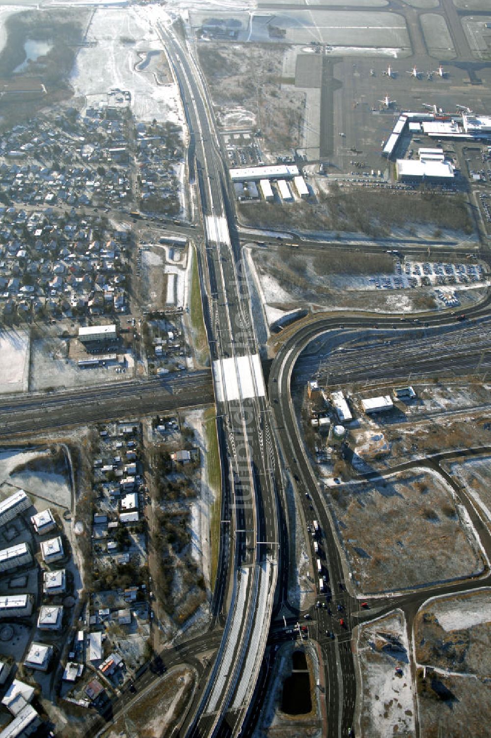 Schönefeld von oben - Ausbau des Flughafens Berlin-Schönefeld / Ausbau der A113n