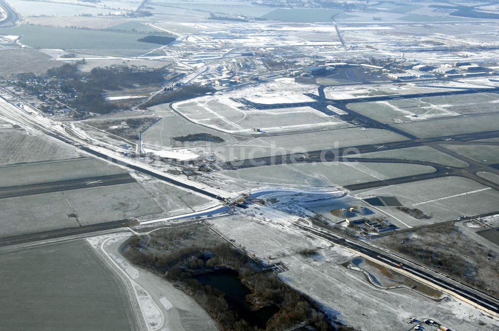 Schönefeld von oben - Ausbau des Flughafens Berlin-Schönefeld / Ausbau der A113n