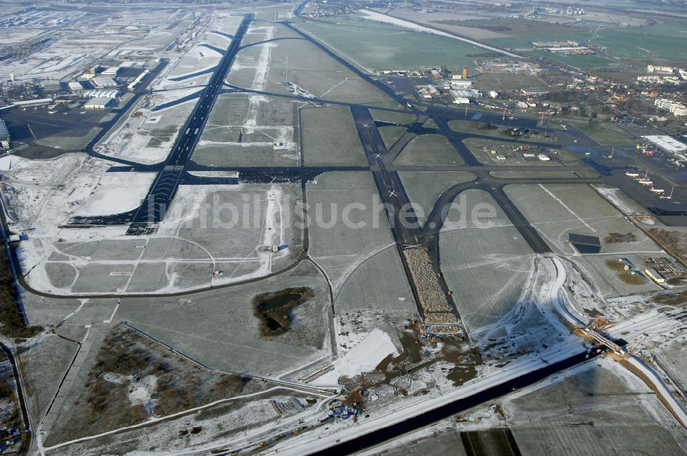 Luftbild Schönefeld - Ausbau des Flughafens Berlin-Schönefeld / Ausbau der A113n