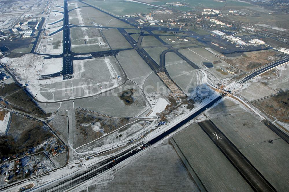 Luftaufnahme Schönefeld - Ausbau des Flughafens Berlin-Schönefeld / Ausbau der A113n