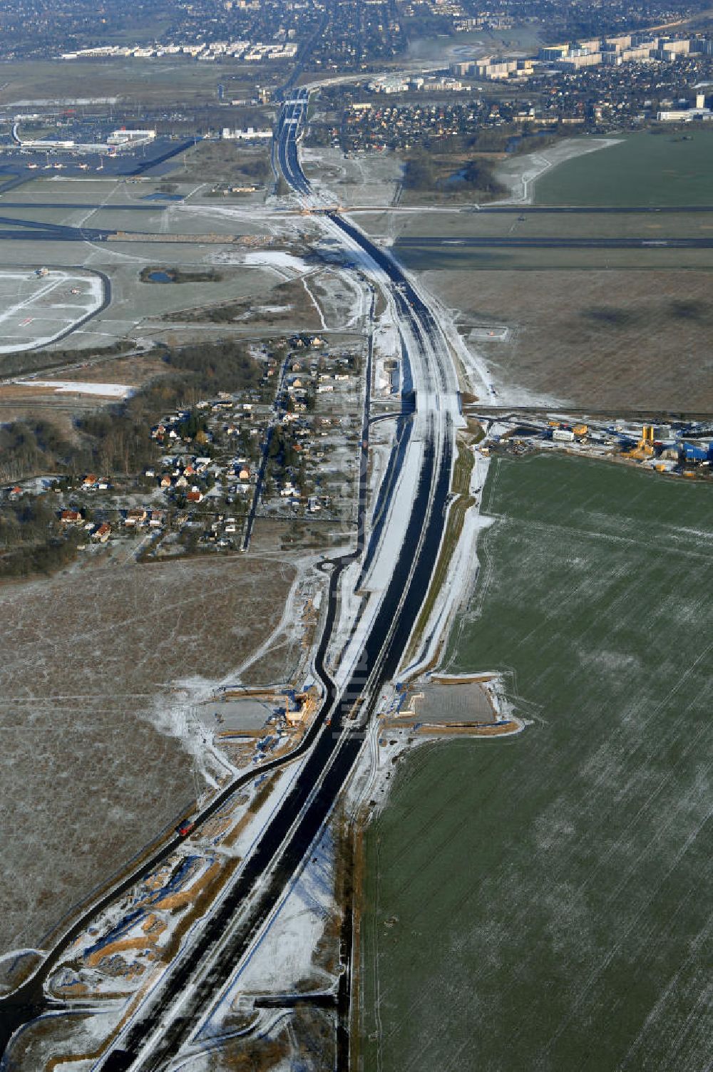 Luftaufnahme Schönefeld - Ausbau des Flughafens Berlin-Schönefeld / Ausbau der A113n